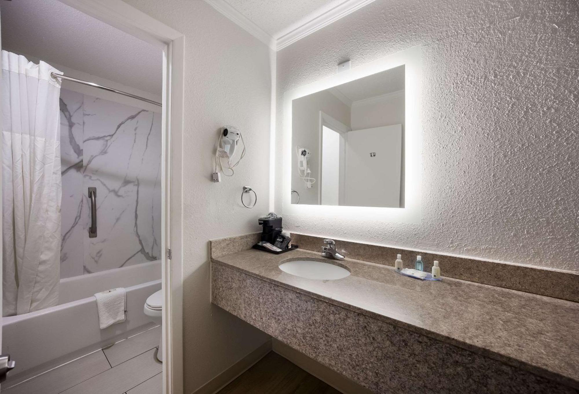 Quality Inn Tallahassee Near University Екстер'єр фото